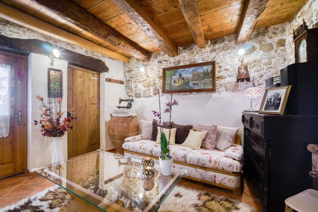 Traditional Cretan Stone House In The Center Of Crete Litos Exterior photo