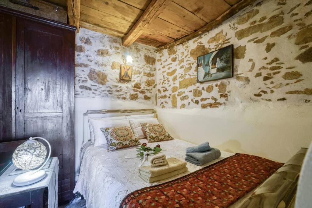Traditional Cretan Stone House In The Center Of Crete Litos Exterior photo